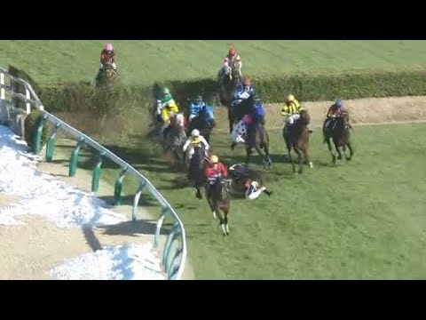 【落馬事故】一頭の落馬から複数馬落馬...