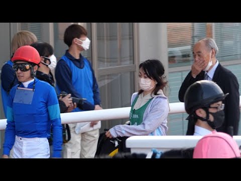 自厩舎の馬をそっちのけで武豊騎手について行ってしまう渡辺久信（森秀行調教師）