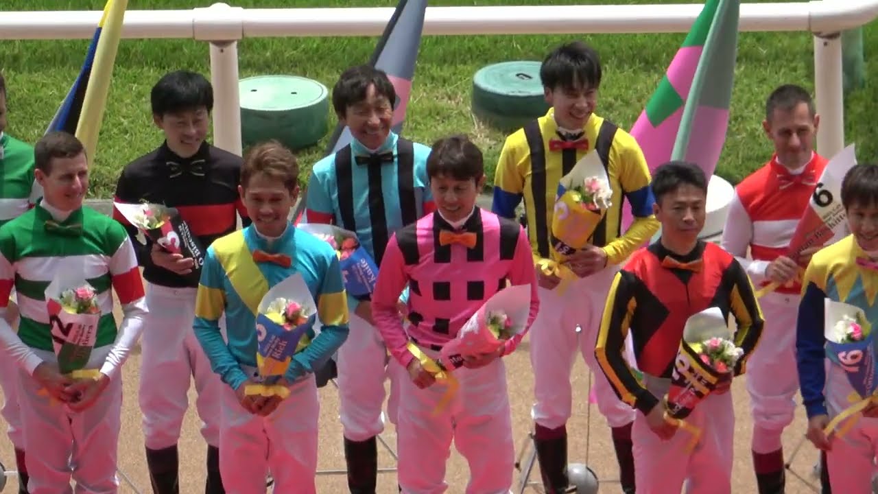 2023 日本ダービー 騎手紹介 武豊 ファンが作った名前入りウチワに反応 現地映像
