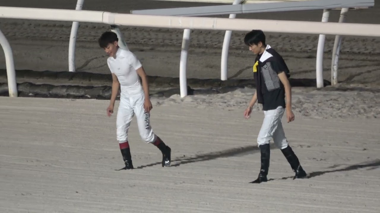 【ブリーダーズカップ2023】門別の白い砂を確認する富田暁と坂井瑠星 現地映像