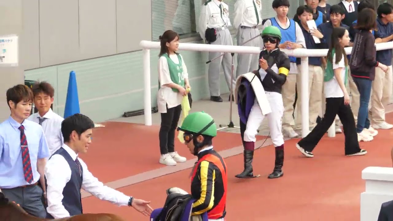 【武豊】宝塚記念見どころ十分の4着！帰還し斉藤調教師にゼッケンを渡す