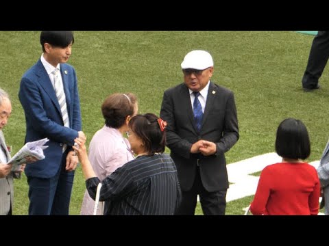 スプリンターズＳのパドック 大馬主の前では大将軍も商人になる（笑）