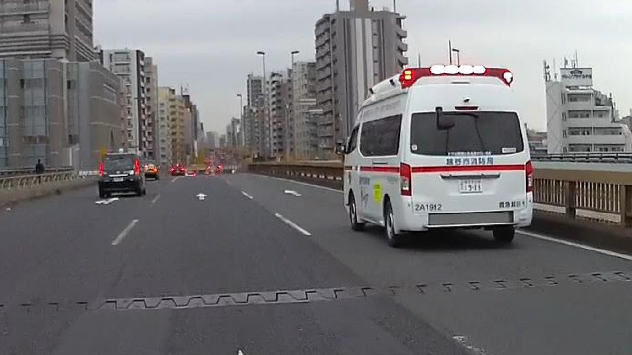 【救急車】これは知っておいてほしい！振動すら命に関わる重症者か？超低速の緊急走行には訳がある！