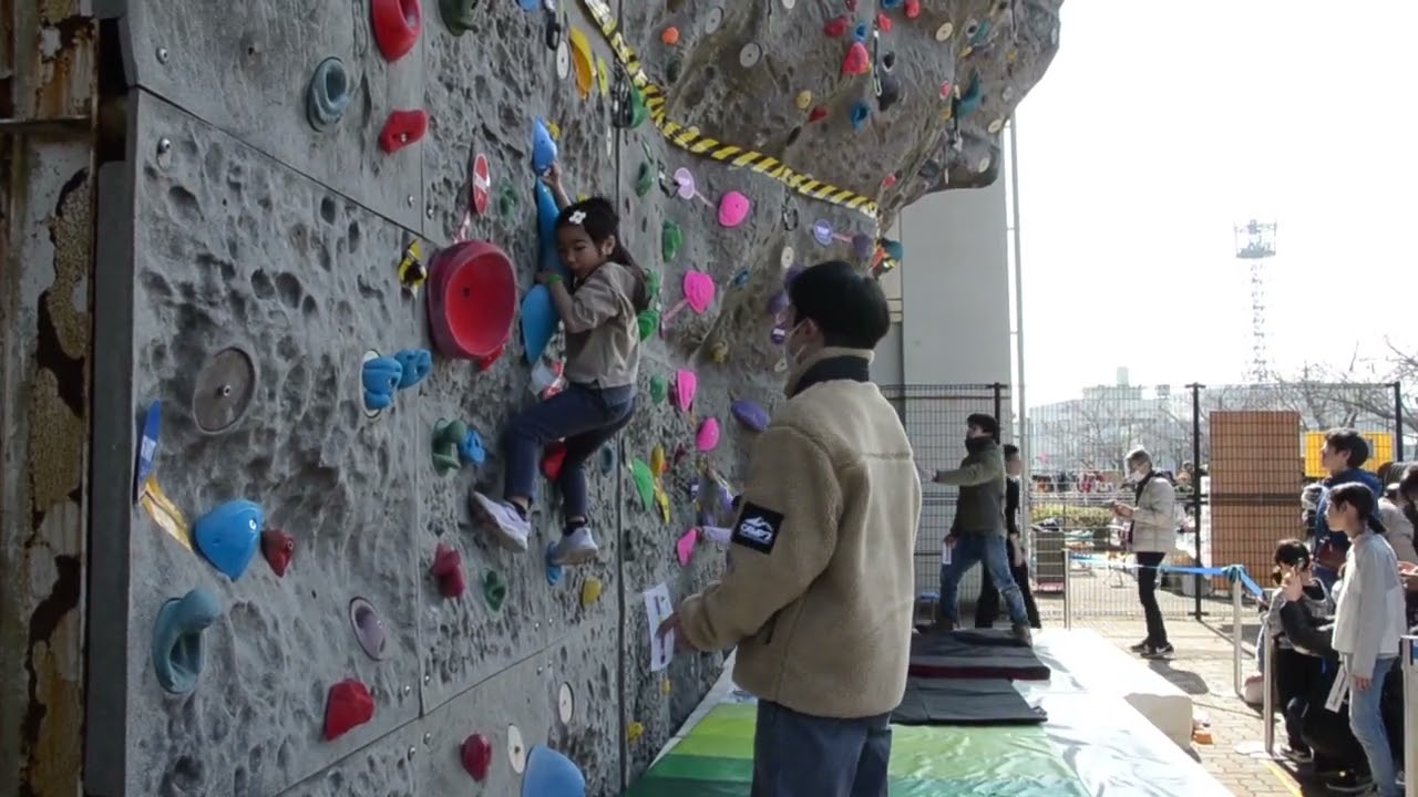 クライミングの魅力体感　多久高校でフェスタ初開催　九州屈指の施設アピール（2024年2月12日）