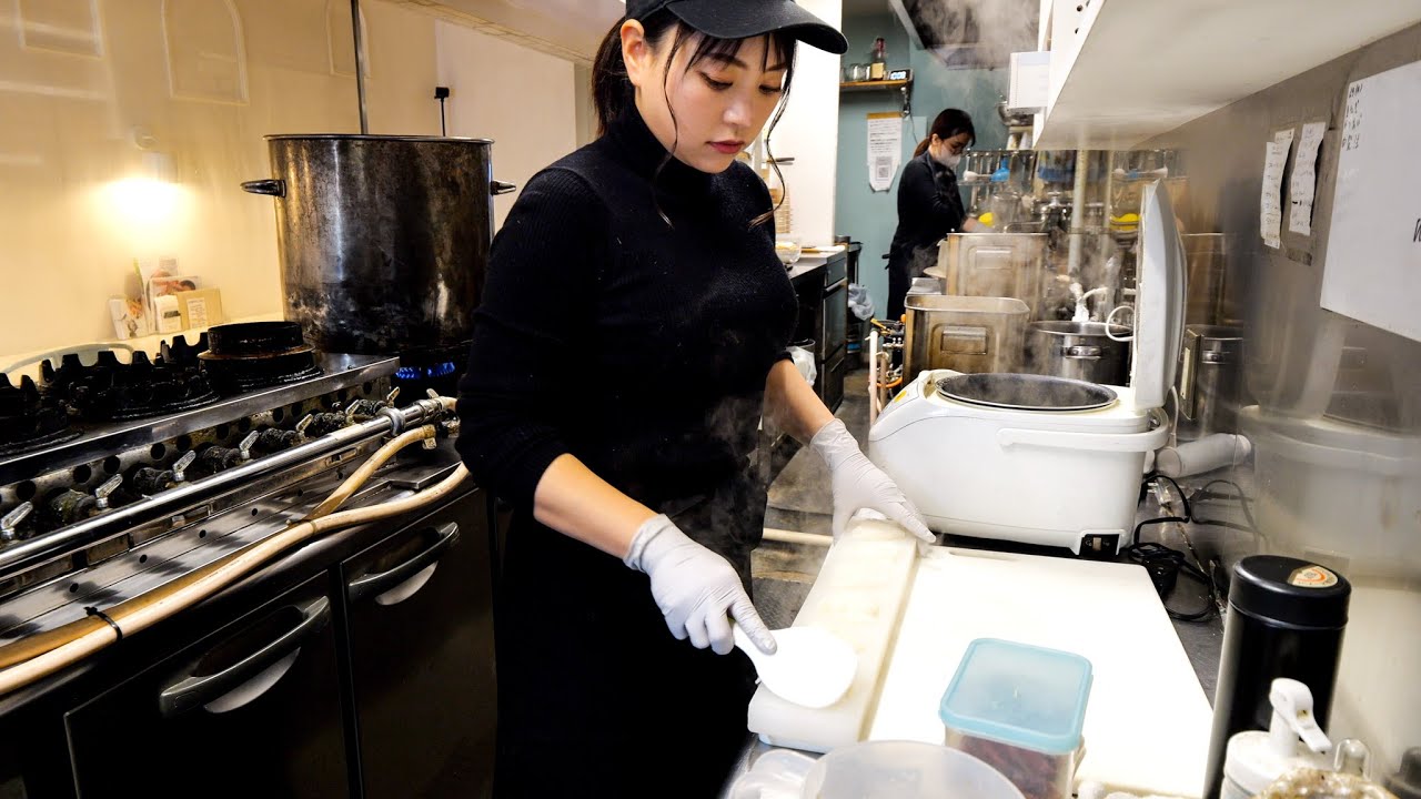 １４席をぶん回し４時間で１００杯を売り捌くラーメン女将がヤバい丨japanese ramen girl
