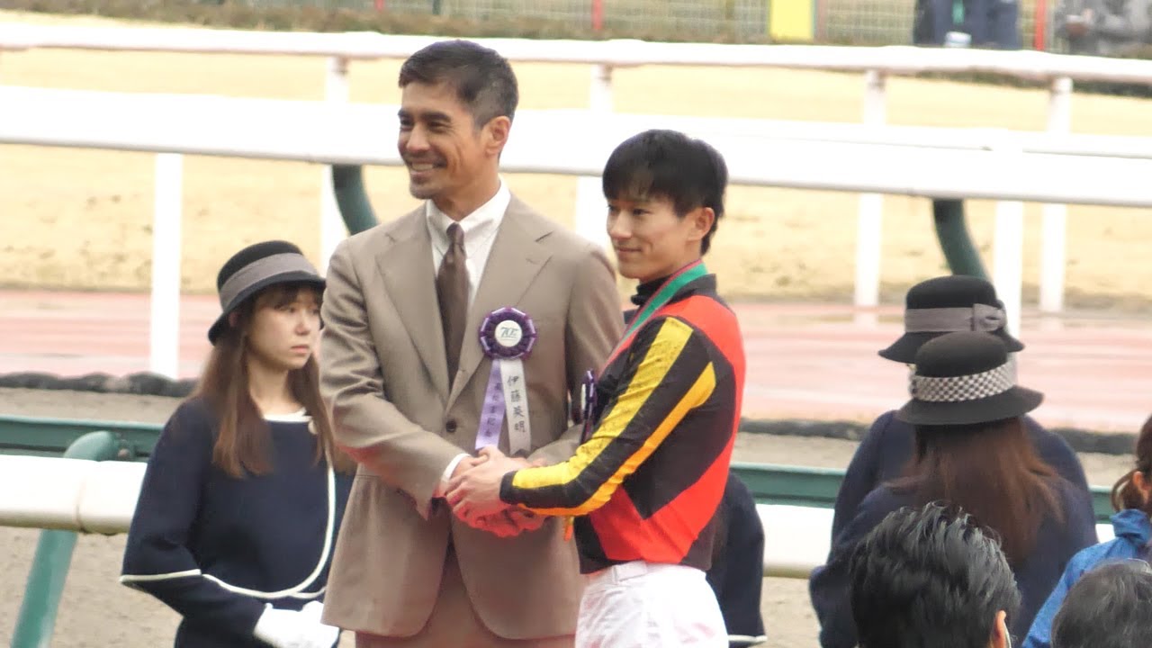 高松宮記念 2024 伊藤英明さんプレゼンテーターの表彰式 マックドール坂井瑠星騎手