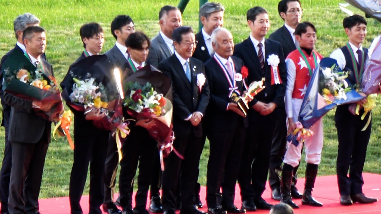 【阪神JF2024】口取りでは前に出たくないアルマヴェローチェ 口取り～表彰式～岩田望来騎手・勝利インタビュー 現地映像