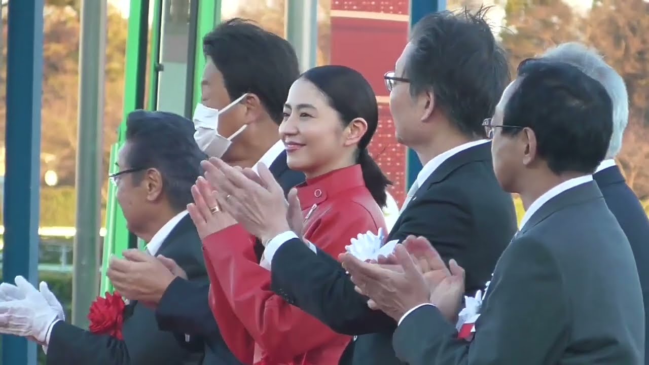 【長澤まさみ登場で大歓声】2024有馬記念 プレゼンター