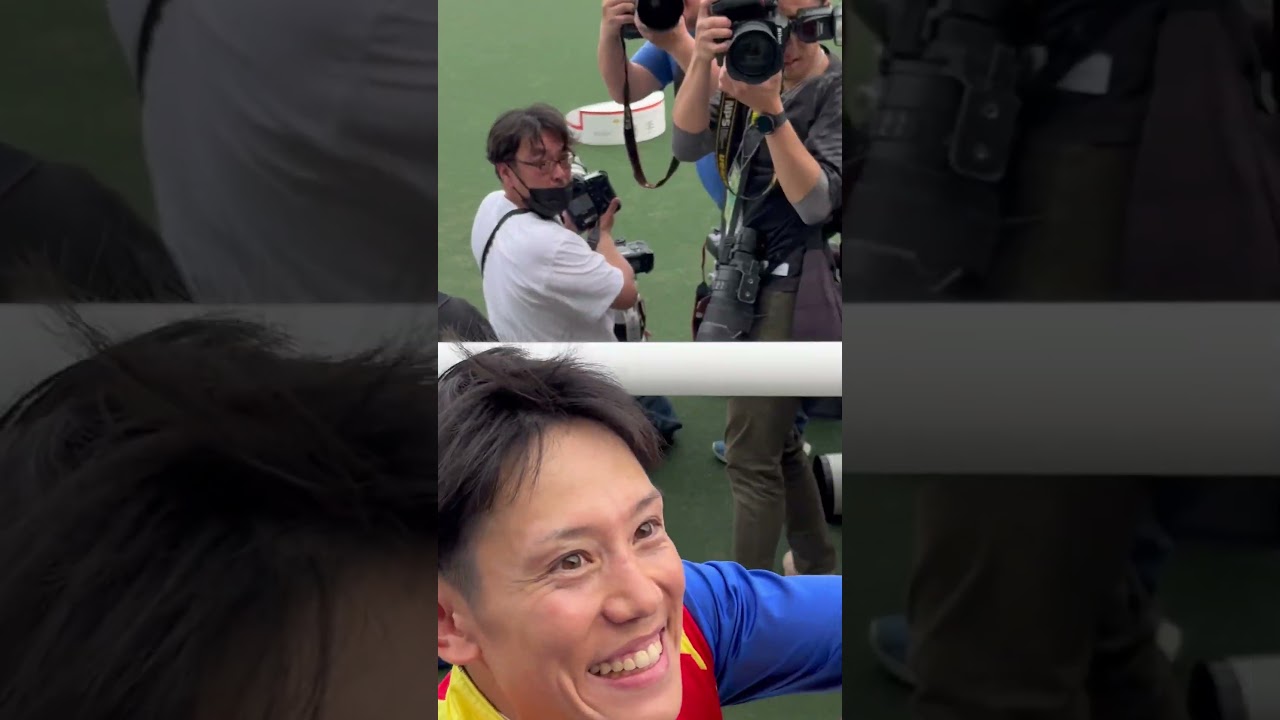 天皇賞表彰式後、お父様のもとへ駆け寄る菱田裕二騎手