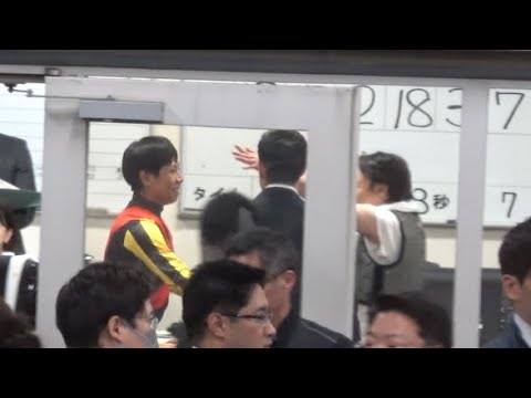 【クロワデュノール】川田や池添ら 騎手仲間たちと抱き合って喜ぶ北村友一騎手 地下馬道の様子【日本ダービー2025】