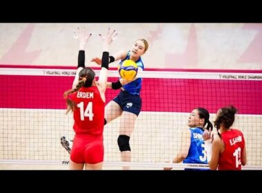 【世界バレー】佐藤淑乃、涙止まらず「皆に頼ってばかり」…日本女子４７年ぶり決勝ならず　３位決定戦に回る(Tokyo News 01)