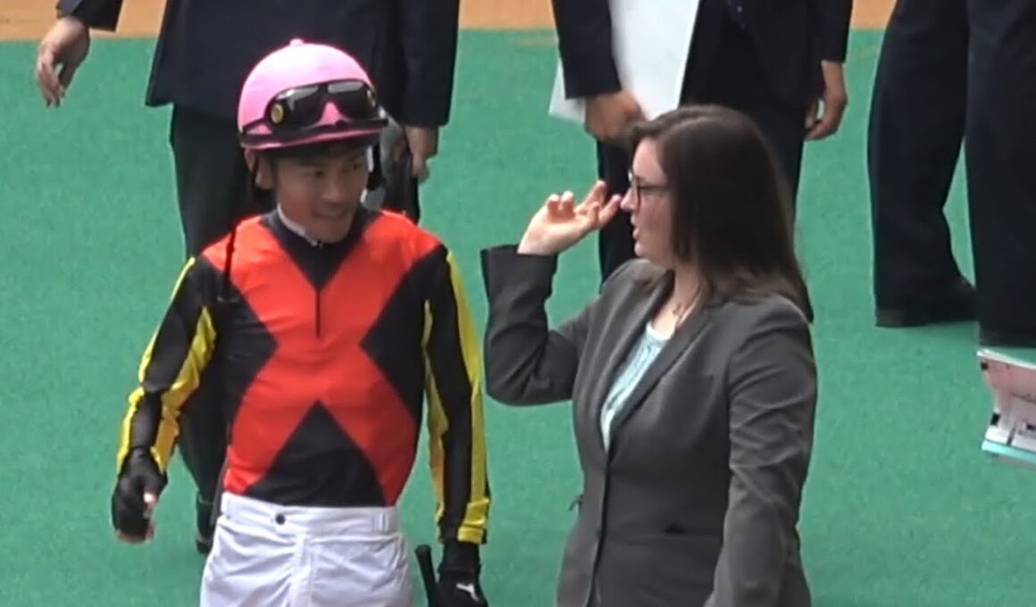 戸崎騎手、宝塚記念パドックで始球式をイジられる