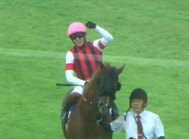 ついに勝った！三浦皇成騎手が涙のＧ１初制覇！三浦皇成がミューラーコウセイとなりスプリンターズステークス2025の現地は大盛り上がり！勝ったウインカーネリアンはコントレイル世代の8歳馬で皐月賞4着馬！