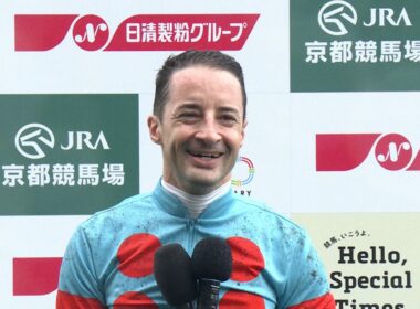 【菊花賞・GⅠ】史上初の菊花賞３連覇！勝利騎手インタビュー C.ルメール騎手  【みんなのKEIBA】