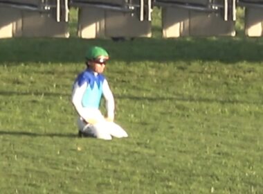 【現地 落馬相次ぐ 】2025 G1 ジャパンカップ  開幕直後にアドマイヤテラ 川田将雅騎手落馬 レース後にはマスカレードボールとダノンデサイルも落馬【悲鳴と拍手が交錯する東京競馬場】