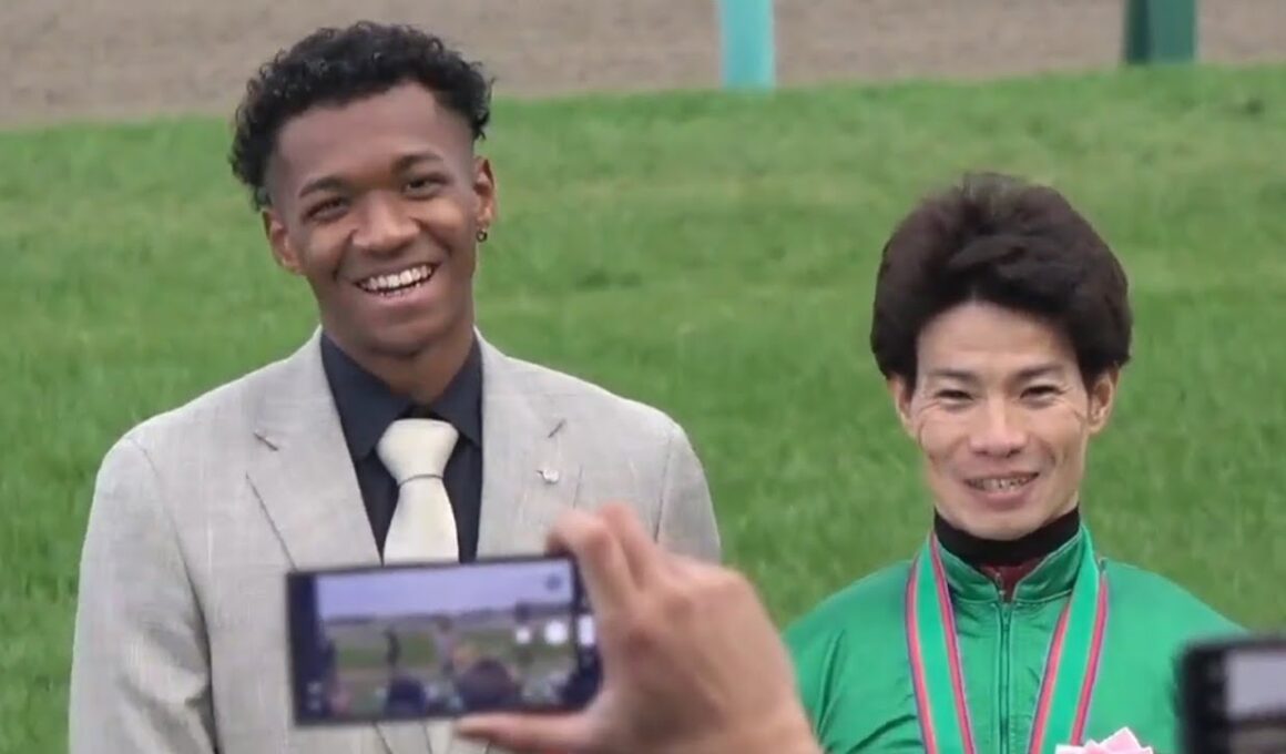 中山大障害　1着エコロデュエル号（草野太郎騎手）&表彰式他+生演奏ファンファーレも　※プレゼンターは村竹ラシッド選手　2025年12月27日（土）中山競馬場