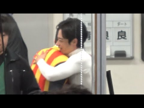 【フェブラリーS2026】川田も祝福に！抱き合って喜ぶルメール騎手 コスタノヴァ 2連覇【検量室の様子】