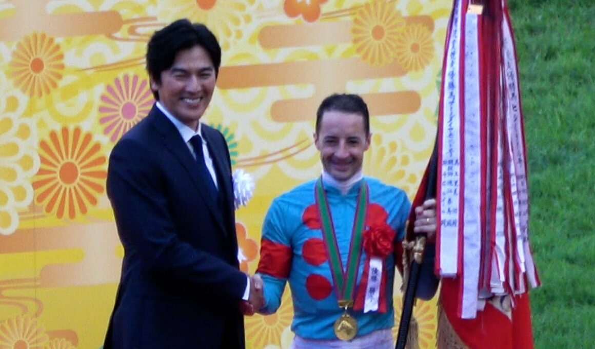 【菊花賞2025】3連覇を達成し年間100勝も達成‼ C.ルメール騎手勝利インタビュー～口取り～表彰式 現地映像 エネルジコ