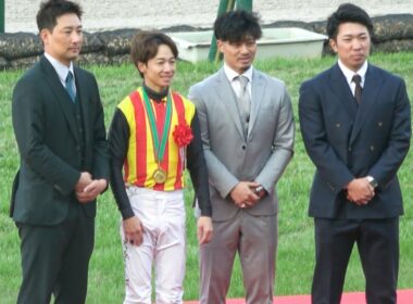 【阪神ジュベナイルフィリーズ2025】 松山騎手・勝利インタビュー～口取り～表彰式 現地映像  スターアニス