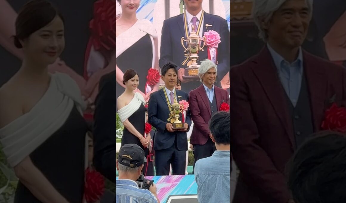 佐藤浩市さん、松本若菜さん 第59回スプリンターズステークス(GI) 表彰式