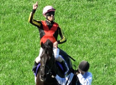 【大阪杯2026】クロワデュノールがメイショウタバルを差して復活のＧⅠ勝利ウイニングラン 現地映像