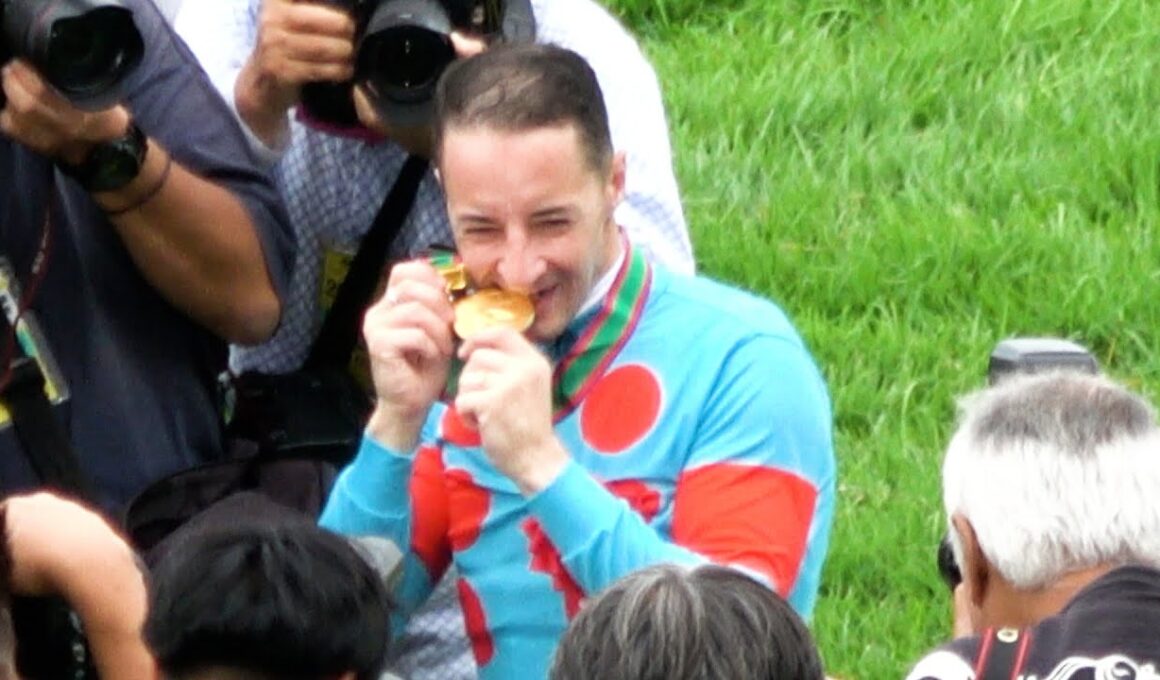 【秋華賞2025】Cルメール騎手・勝利インタビュー～レース後はおしとやかに口取りするエンブロイダリー～表彰式 現地映像