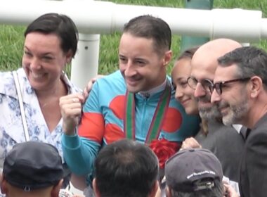 【ルメール騎手のご家族達が集まる 口取り 表彰式 勝利騎手インタビュー】2025 G1 秋華賞  エンブロイダリー C.ルメール 牝馬2冠達成！【プレゼンターは佐々木蔵之介さん京都競馬場】