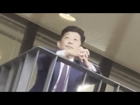 雨の京都で呆然とする友道調教師 天皇賞春アドマイヤテラ破れる