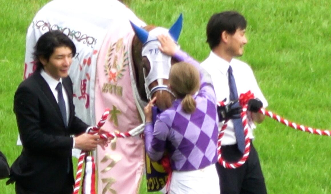 【オークス2026】今村聖奈騎手が日本人女性初のGⅠ勝利を父オルフェーヴルのジュウリョクピエロで勝つ 口取り～表彰式～勝利騎手インタビュー