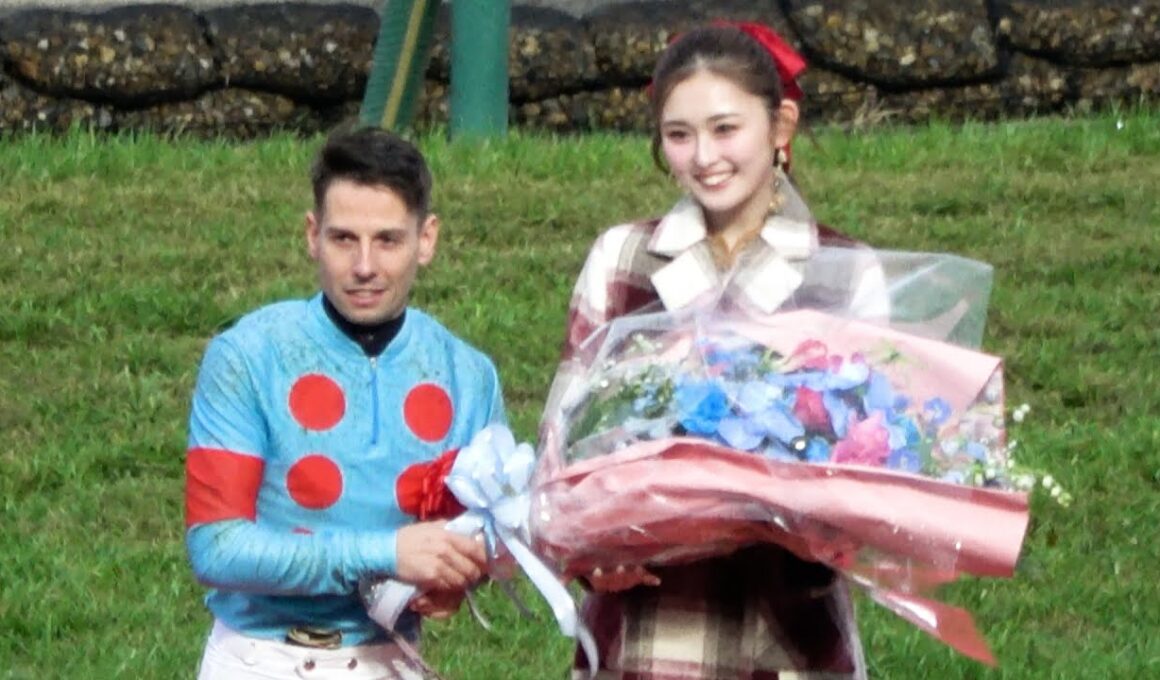 【朝日杯フューチュリティステークス2025】 C.デムーロ騎手・勝利インタビュー～口取り～表彰式 現地映像 カヴァレリッツォ