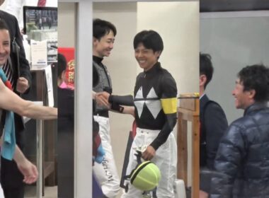 【日本ダービー2026】ノリさんやルメール、北村友一ら騎手仲間に祝福される松山弘平騎手 ロブチェン 【検量室 表彰式後の様子】