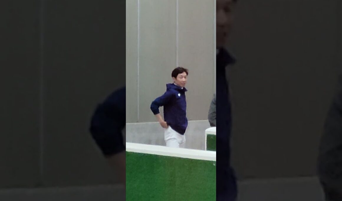 【安田記念優勝】勝浦正樹さんのインタビューに応じる武豊騎手