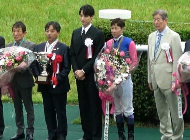 【宝塚記念2026】亡きオーナー松本好雄さんが降らす恵みの雨 秋はフランスへ‼ 勝利インタビューで「ピークが来ました（笑）」話す武豊 口取り～表彰式 現地映像