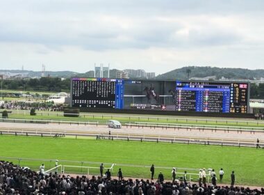 オークス 2026 本馬場入場